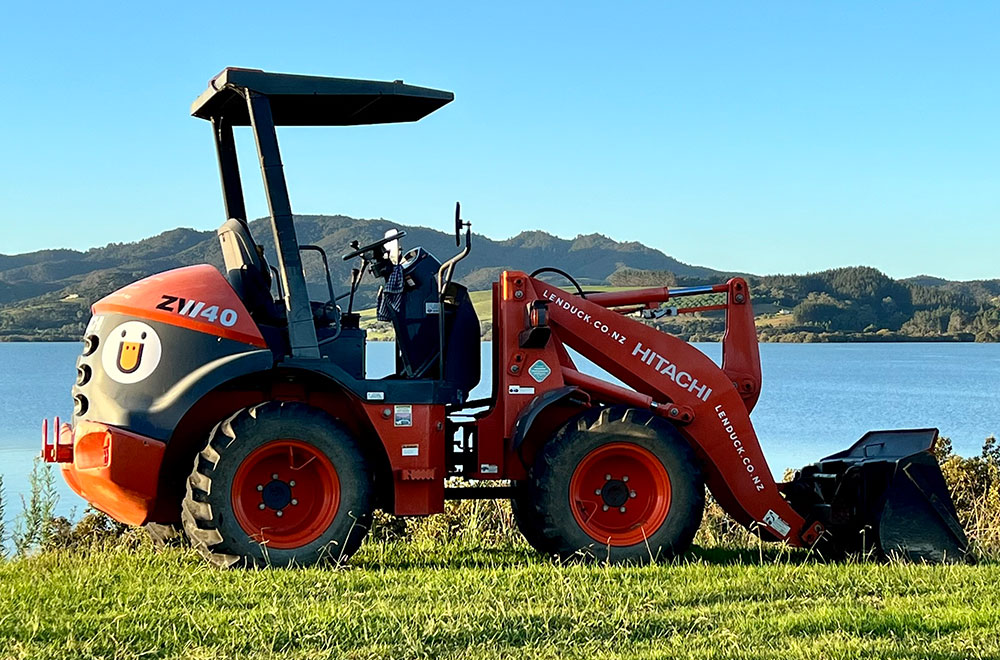 Len Duck loader hire